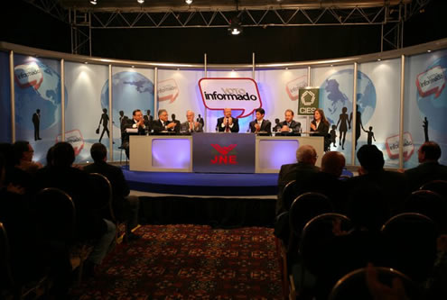 Partidos Gana Perú y Fuerza 2011 confrontaron sus programas de gobierno en debate técnico