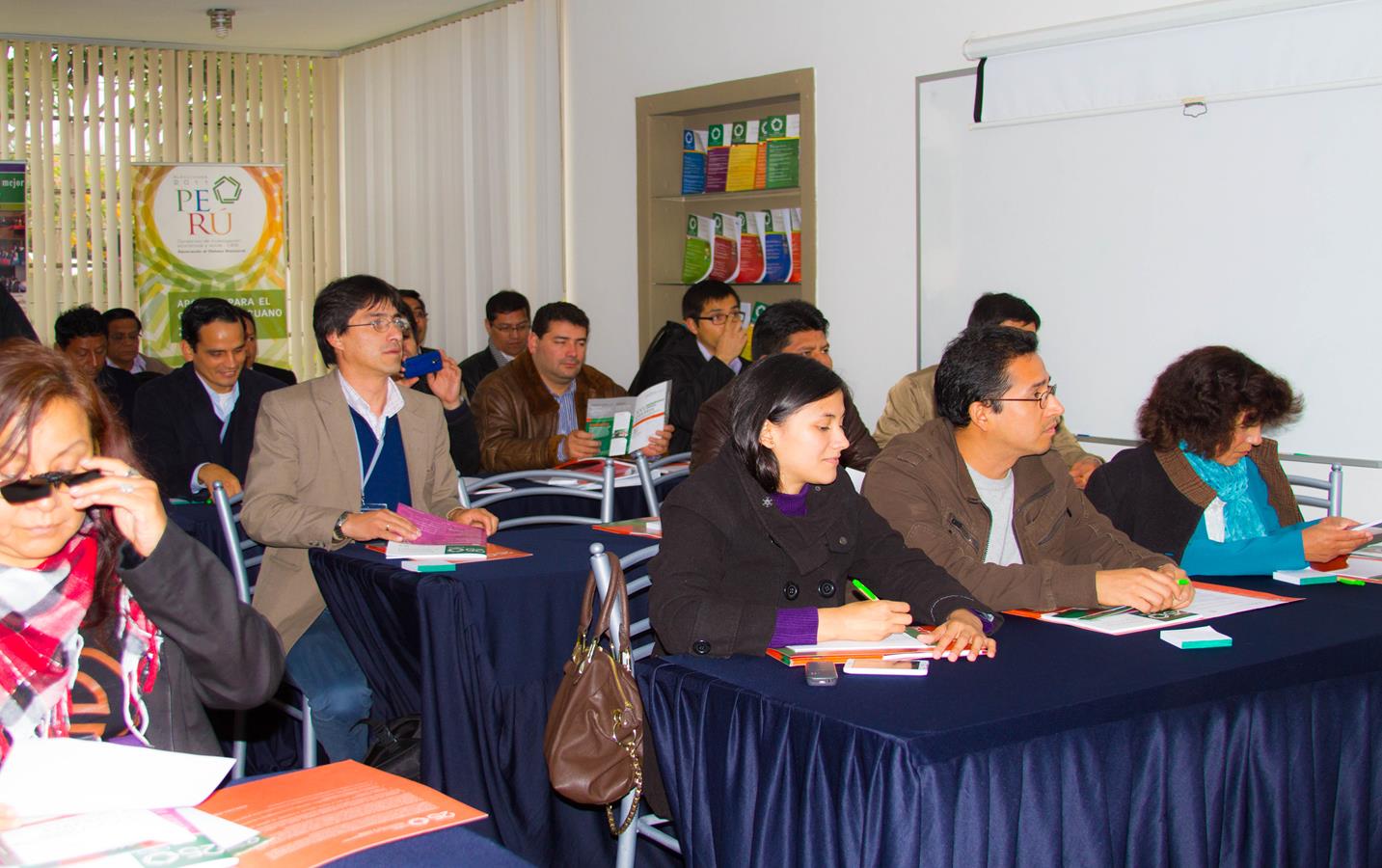Profesores de economía del país en taller CIES-BCRP