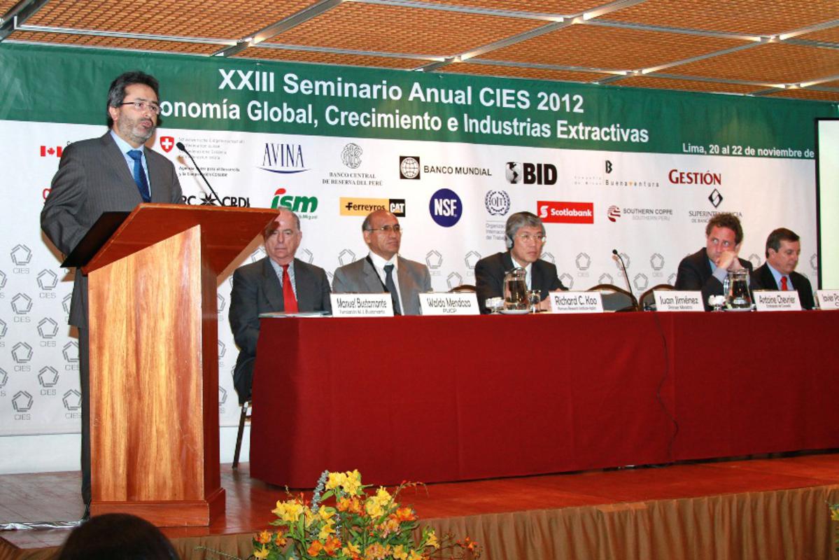 Premiación a 16 ganadores del Concurso de Investigación 2012 CIES – IDRC – M.J. Bustamante