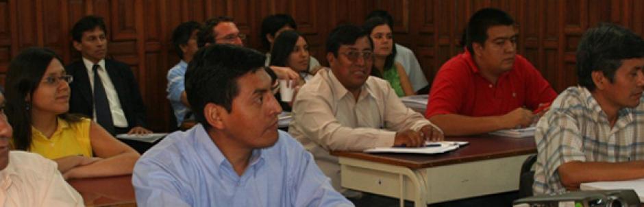 Desarrollo de sílabos para los cursos de macroeconomía y matemáticas para economistas