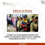 ¿Cuáles son las principales barreras que limitan la integración laboral de los migrantes venezolanos en Perú?