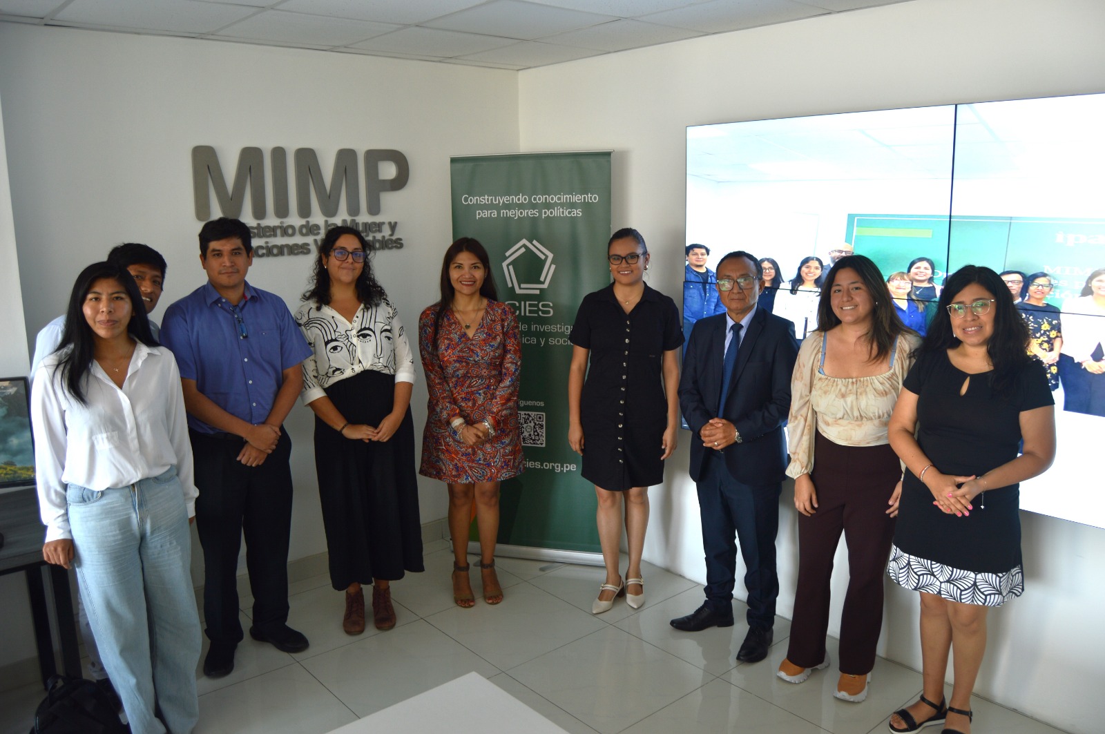 Investigaciones CIES se presentaron en diálogo con el Ministerio de la Mujer (MIMP)