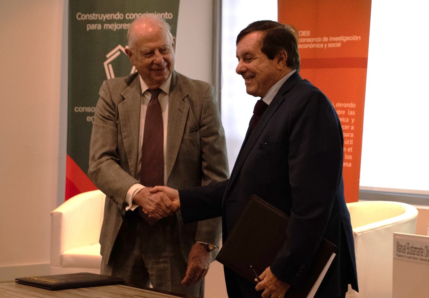 CIES y Fundación Bustamante firman convenio para impulsar la meritocracia en el Estado peruano
