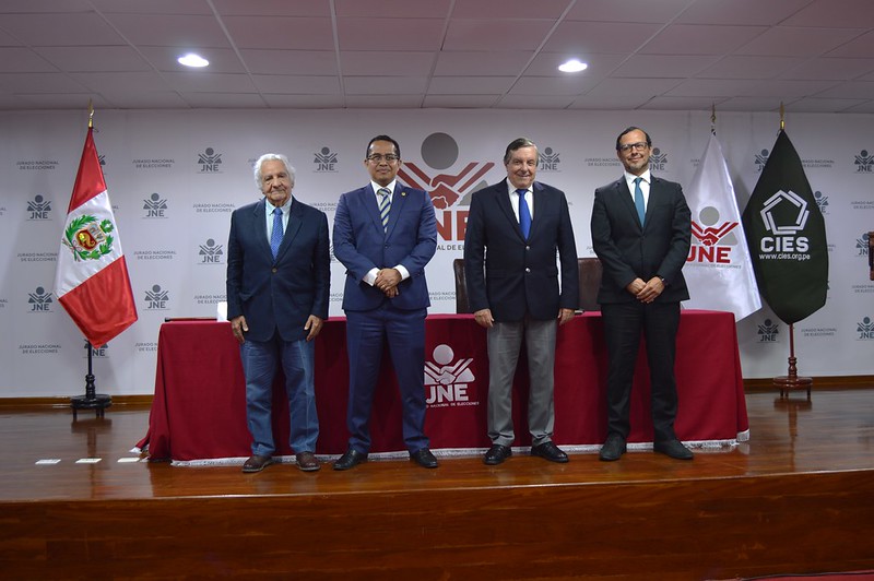 CIES presentó documentos de políticas públicas a partidos políticos en el marco de Perú Debate 2026