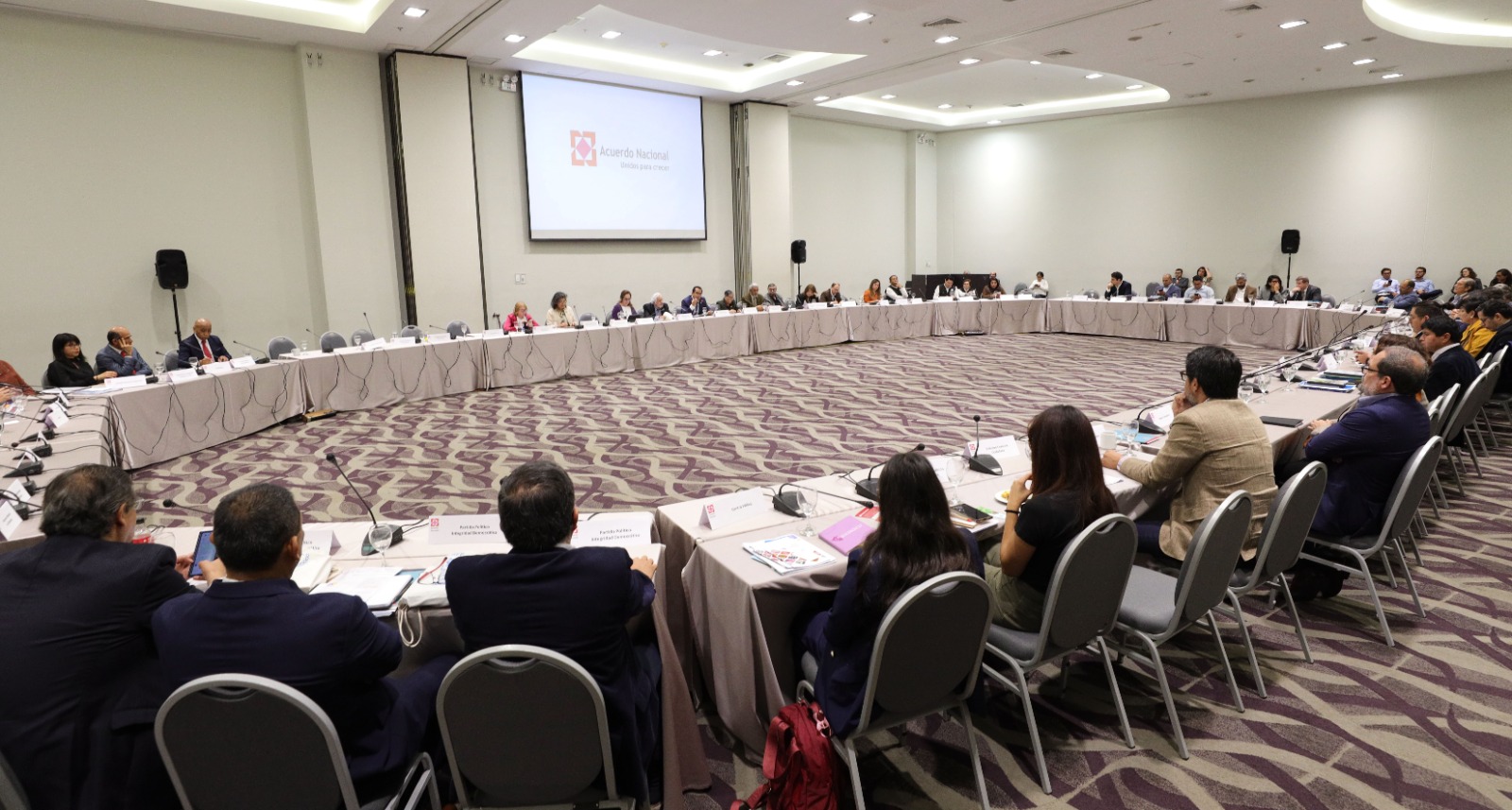 CIES participa en reunión del Acuerdo Nacional con jefes de planes de gobierno para promover el diálogo democrático